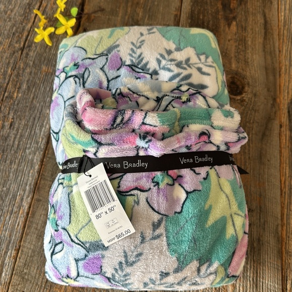 Vera Bradley Floral "Happy Hydrangeas" Throw Blanket - Picture 5 of 6